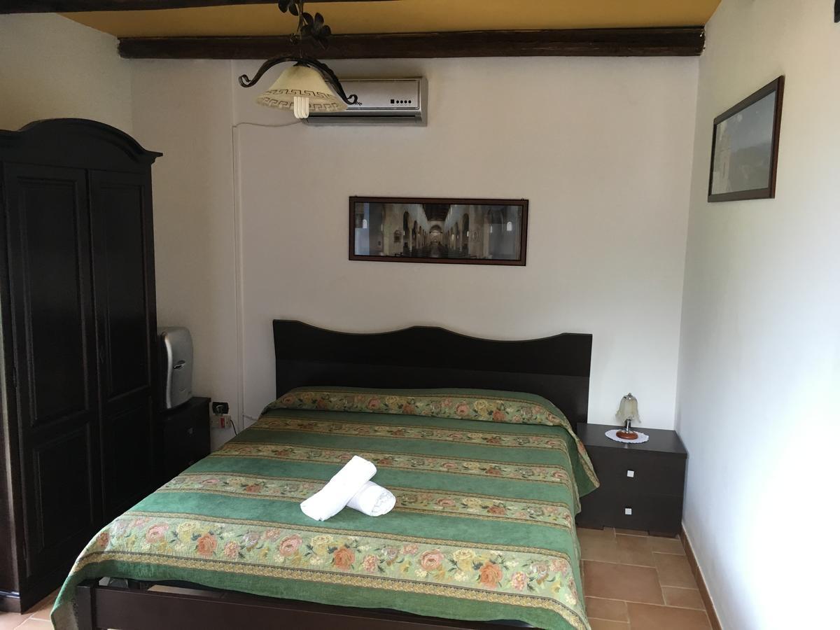 La Bastia Bed & Breakfast ชิลลา ภายนอก รูปภาพ